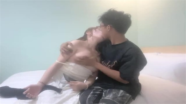 寻花偷拍-男主约操肥臀大奶骚货穿上黑丝激情开战