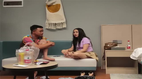 网约极品少妇红酒灌醉，骚穴失守狂被爆操内射！