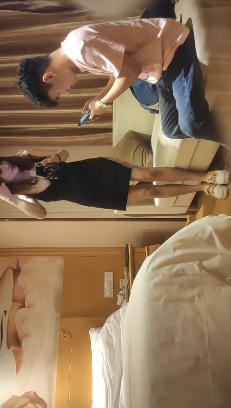 36E豪乳跪地舔屌 情趣装骑乘爆插打桩机后入极品骚货