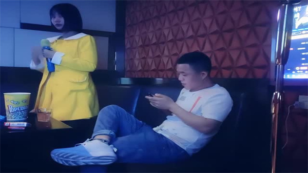 KTV高端外围三陪小姐姐被狂干内射！极品巨乳淫水狂喷沦陷高潮