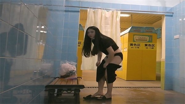 TP水上乐园偷拍 极品美女更衣室全裸洗澡 骚穴湿身一览无余