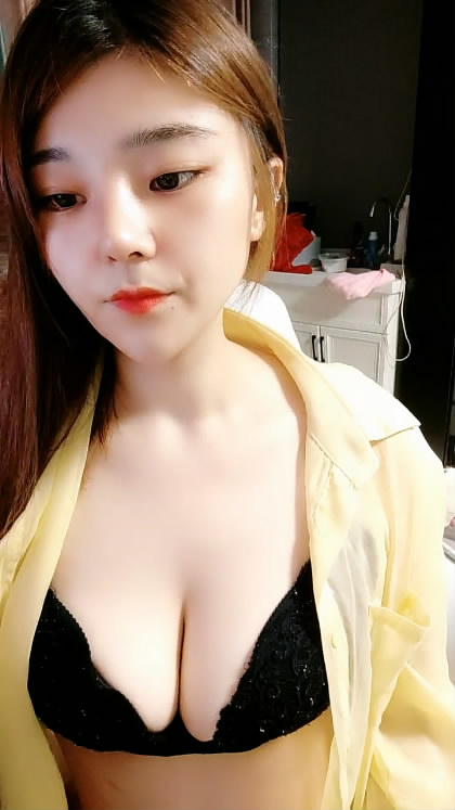 巨乳骚货狂揉湿穴 后入爆操奶子乱晃 淫叫求操浪语不断