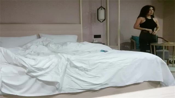 SSNI-233 深情探花狂操外围女神，极品身材爆乳湿战到天亮