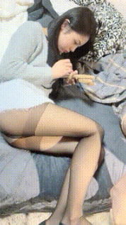 双飞极品高颜值闺蜜！肤白貌美苗条身段，粉嫩鲍鱼被大哥轮流无套狂操，射满！