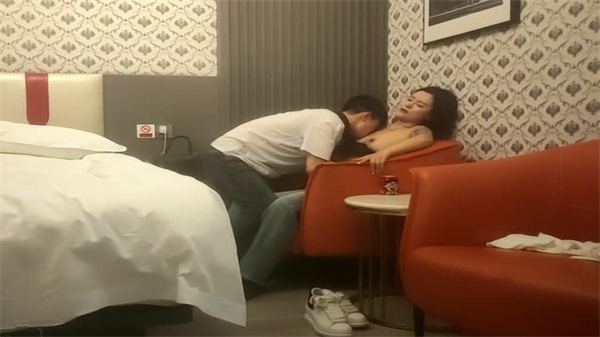 瘦子探花狂操花臂网红 梦幻馆约炮极品骚穴