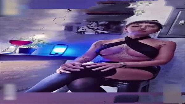 爆乳台湾网红小熊乱躺泄露！狂干内射极品骚货