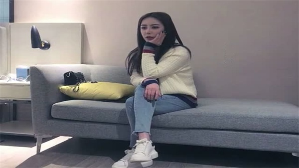 极品校花网红女神露脸 巨乳白皙大奶狂操内射