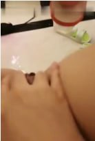沙发狂操！蜜桃巨臀嫩穴特写，极品尤物跪趴撅臀等你硬插
