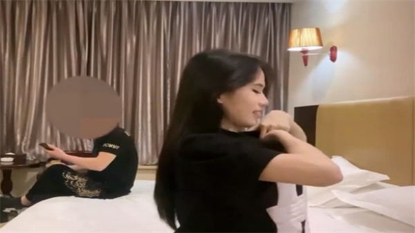 探花推车哥极品纯欲少女，羞涩身体被狂操到春潮喷涌，欲罢不能！