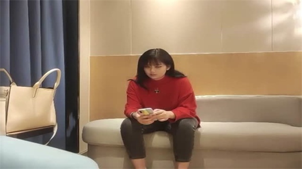 探花巨作！顶级肥臀巨乳骚货，车头灯爆闪被狂干