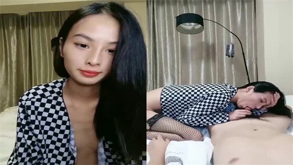 网袜贫乳小骚货口交挑逗，饥渴上位狂坐巨根猛干！