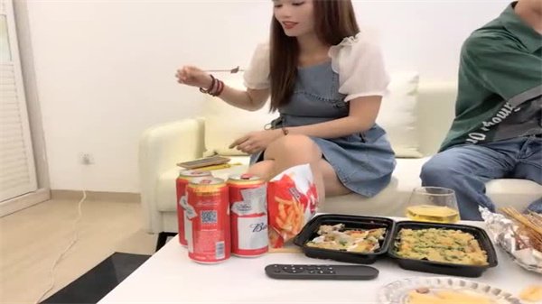 网恋熟女骚货肉体沦陷，奔现酒店被巨炮狂操到淫叫4