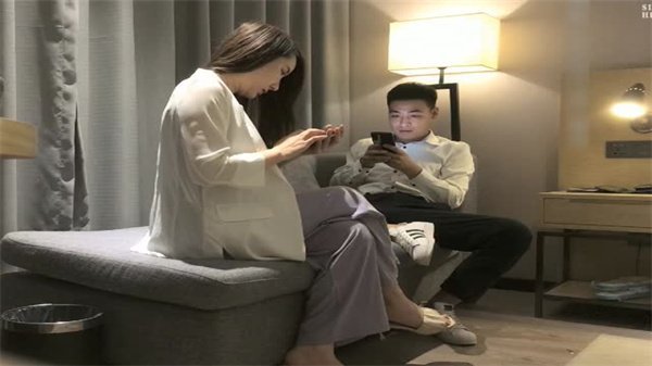 极品温柔御姐巨乳被狂操！白嫩奶子爆浆内射！