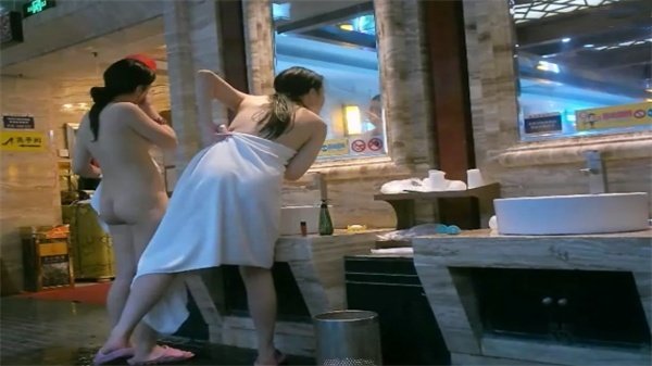 【偷拍流出】温泉女宾淋浴区淫乱实录，极品白嫩肉体全被看光光！