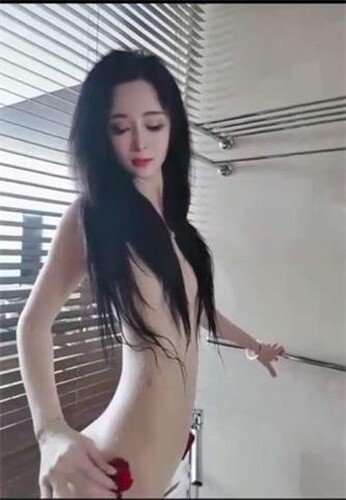 极品蛇精脸美少女被富二代在高档酒店爆操！先玫瑰浴洗净嫩穴再狂干全程主动浪叫