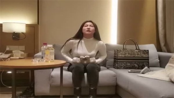 文轩探花长发巨乳小姐姐被爆操成极品小骚货