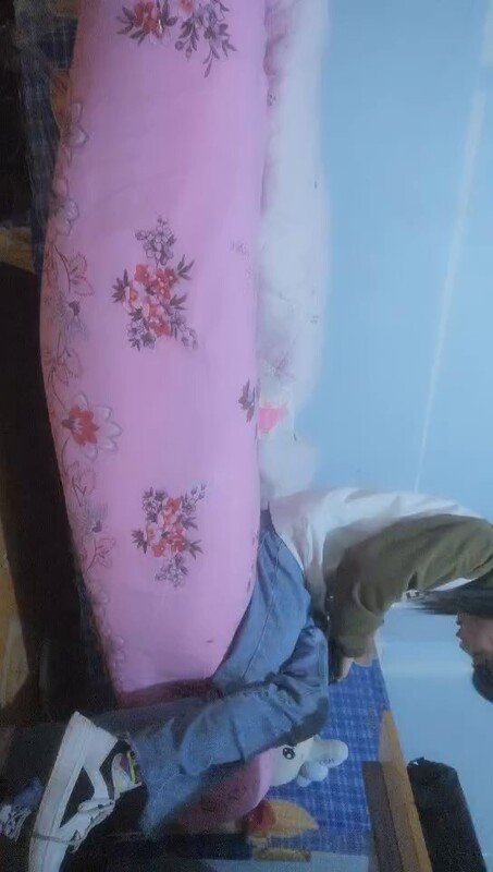 红灯区快餐妹无套内射 特写馒头逼扶鸡巴猛操后入深插