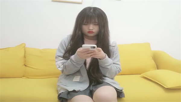 纹身萌妹被操哭！甜美脸蛋爆操内射