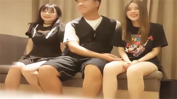 小宝寻花苏杭嫩逼双姝！白皙女神被轮番爆操内射！