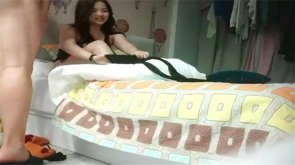 丰满大奶外围骚女 中场休息被狂干内射