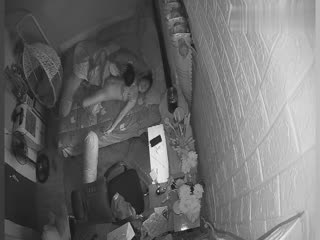 房东出租屋房间偷装摄像头偷拍❤️小夫妻的性爱生活老公鸡巴不行只能用嘴和手来满足媳妇