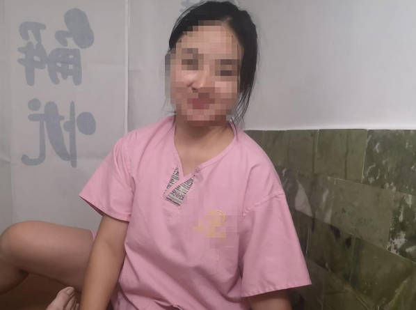 在洗浴中心跟弟弟做爱弟弟听话就给他找女人