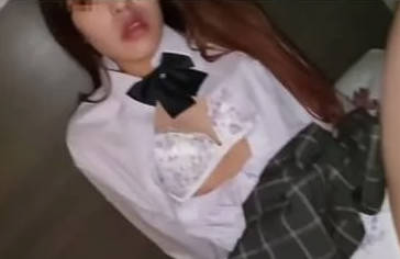 FC2PPV-1823399女生为了钱和住宿在陌生男子家过夜