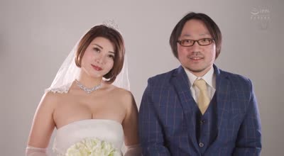 JUQ-776 ストリップ劇場で舞う人妻 推川ゆうり