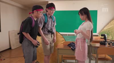 MIDV-752 あのエロ動画の声が愛するみあだったなんて… ボクカノがマイクロビキニ撮影と称した無許可撮影で オタク男のデカチン絶倫ピストンにイキ狂い寝取られ鬱勃起 七沢みあ