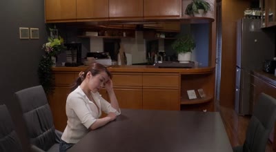 JUR-579和儿子的朋友已经当了5年炮友跟小自己那么多岁的男孩玩这种危险火-藤かんな