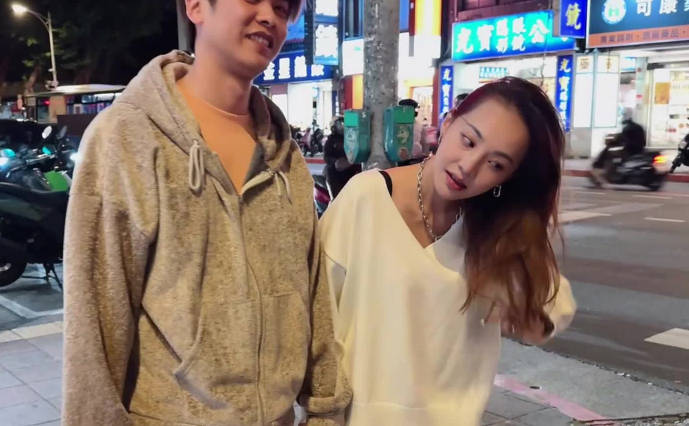 EdMosaic02-09室內設計師小梓是欲求不滿女友綠帽癖男友找絕倫雞雞朋友一起3P連續射精2發