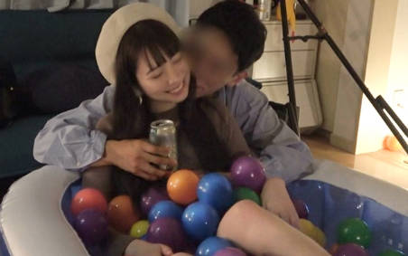 GANA-2522百战磨练搭讪师的淫乱小屋带回家的肤白苗条美女从后面抱住才发现没穿内衣站立后入的潮液果然是个色鬼女