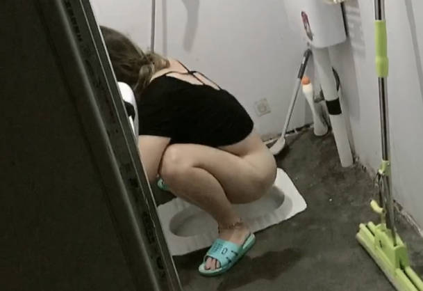 偷拍妈妈洗澡给妈妈灌醉强上