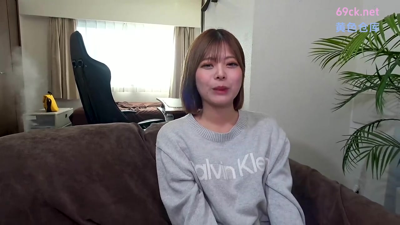 FC2PPV-4865755首秀拥有E罩杯迷人身材的写真模特小悠被红色调的雪白身体以恶魔般的强力撞击引发大规模高潮感觉快了粉嫩湿润的小阴部内彻底射精