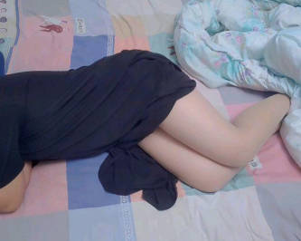 我姨为我穿上了丝袜骚穴紧紧包裹我的龟头白浆比之前更多了