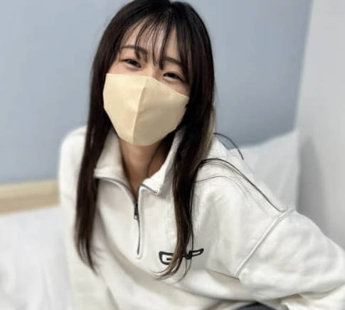 FC2PPV-466361 一位幼儿园老师下班后来看我