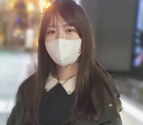 FC2PPV-4618579 敏感的女孩在裤子里藏了一个遥控振动器