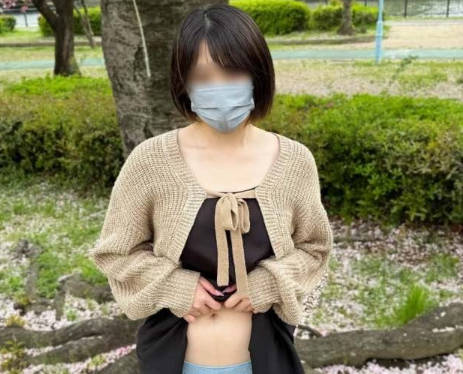 FC2PPV-4680591 真正的素人与曝光白天在公园玩耍