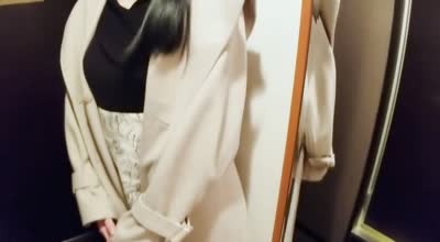 FC2PPV-4702450白皙美体女仆咖啡店少女与奇迹般的一夜情