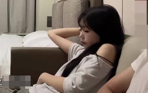 约06年身材高挑妹子下面光滑无毛-7BOSS