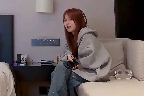 今天约了一个07年的小嫩妹-普朗克