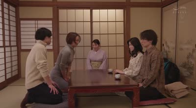 JUQ-809 旅先Wブッキング人妻交換～予約していたはずの旅館がひと部屋しか空いていない。～