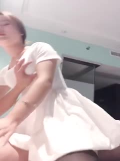 什么都不露只看表情就知道女上位有多爽