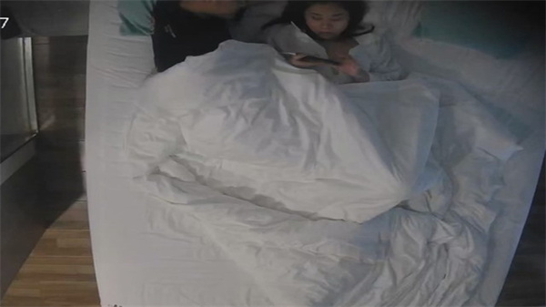 酒店初体验！C罩杯爆乳女友首次开房，骚穴饥渴被男友猛操狂干内射喷水！