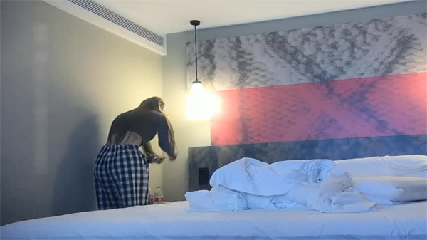 极品御姐一米七五高挑大长腿被猛男爆操内射至喷汁