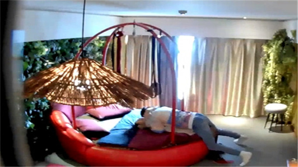 这酷刑房里做爱别有一番滋味_