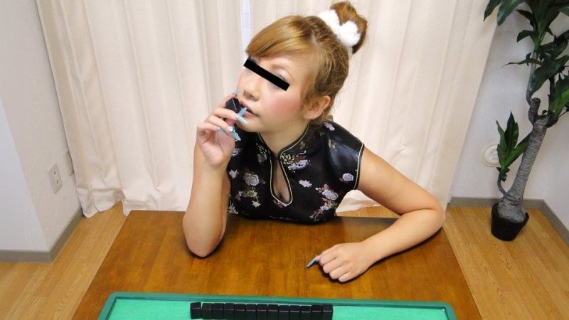 勇气爆棚！日乃雏野脱衣麻将大挑战，香艳对决一脱到底！番号：10musume_022425_01