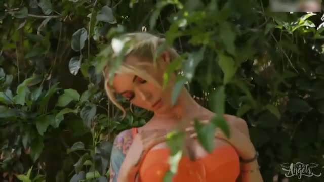 
高人气TS Aubrey Kate 演绎泳池边的禁忌诱惑：变性美女的陷阱 勾引泳池边的清洁工#性交#ts#挑逗#射精#伪娘