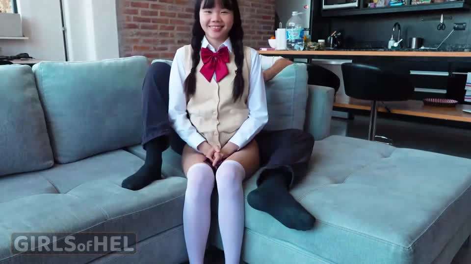 
亚裔萝莉P站博主 FlameHEL 与外国大叔BDSM，道具捆绑强制高潮被活活操哭！第八弹#亚裔#射精#骚逼#挑逗#萝莉#性交