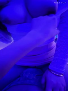 
【原创首发认证】去姐姐的足浴店照顾她生意,半个月没操她,包间内撩的她欲火焚身,一线天美穴一碰全是水,顶尖大奶疯狂摇晃!排卵期反抗也要内射,你们说我姐在这上班会跟别人也这么操么！